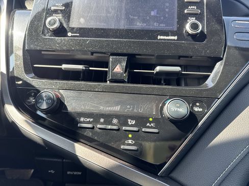 Used 2023 Toyota Camry SE FWD image 18