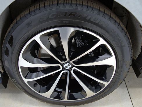 Certified 2023 Bentley Bentayga Extended Wheelbase image 54