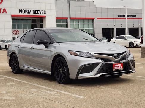 Used 2023 Toyota Camry XSE FWD image 2