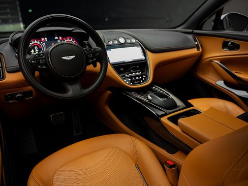 Used 2023 Aston Martin DBX AWD/4WD image 2