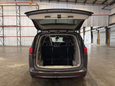 Used 2023 Chrysler Voyager LX image 11