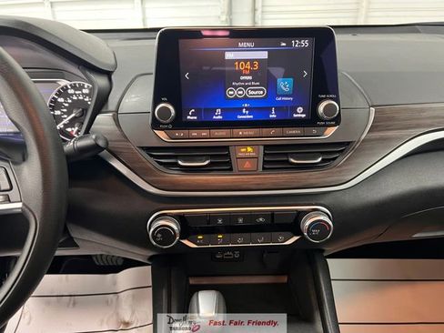Used 2025 Nissan Altima 2.5 SV FWD image 39