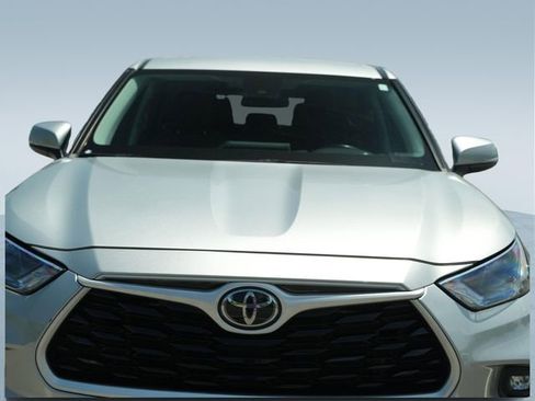 Used 2023 Toyota Highlander LE FWD image 36