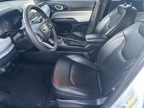 Used 2024 Jeep Compass Limited image 8