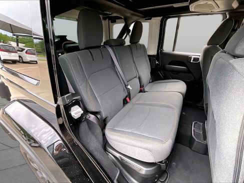 Used 2025 Jeep Wrangler Unlimited Sahara w/ Safety Group AWD/4WD image 18