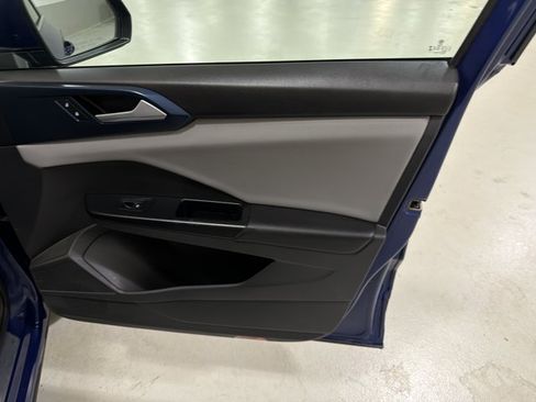 Certified 2023 Volkswagen Taos SE w/ Panoramic Sunroof Package FWD image 38