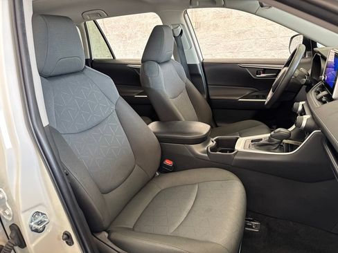 Used 2025 Toyota RAV4 XLE AWD/4WD image 47