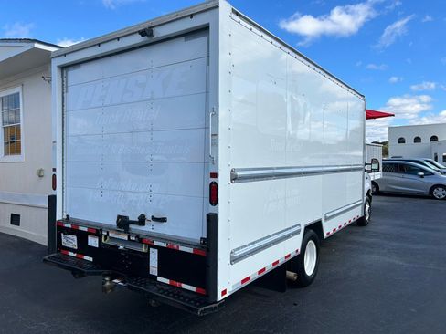 Used 2022 Ford E-350 and Econoline 350 Super Duty image 7