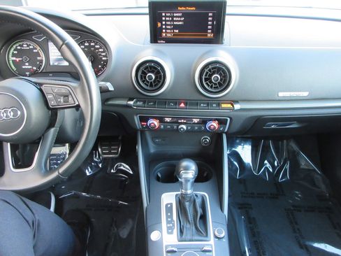 Used 2018 Audi A3 e-tron Premium Plus w/ Premium Plus Package image 38