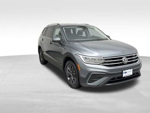 Used 2022 Volkswagen Tiguan SE image 9
