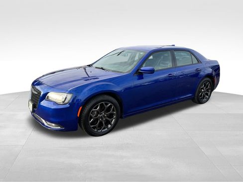 Used 2018 Chrysler 300 S image 4