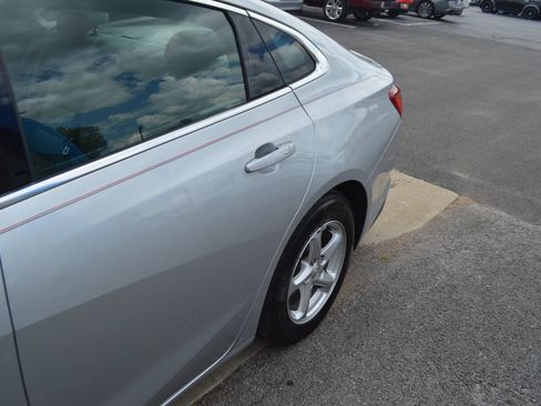 Used 2017 Chevrolet Malibu LS FWD image 4