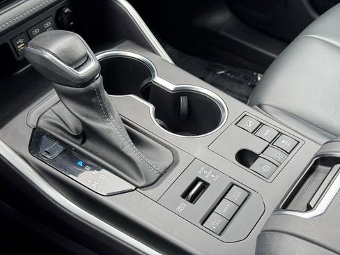 Used 2023 Toyota Highlander XLE image 34