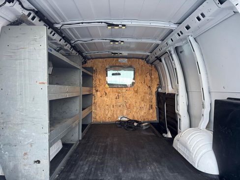 Used 2015 Chevrolet Express 2500 RWD image 25