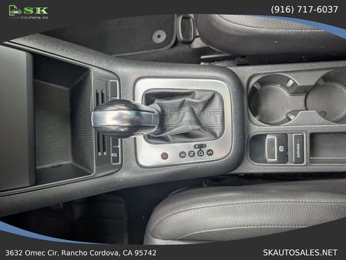 Used 2011 Volkswagen Tiguan S image 24