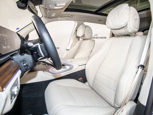 Used 2026 Mercedes-Benz GLS 580 4MATIC image 15