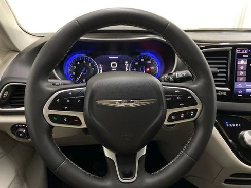 Used 2023 Chrysler Pacifica Touring-L image 57
