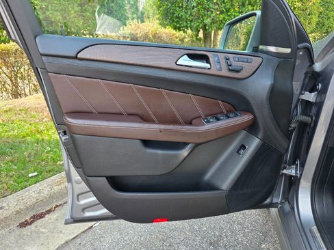 Used 2013 Mercedes-Benz ML 63 AMG 4MATIC image 10