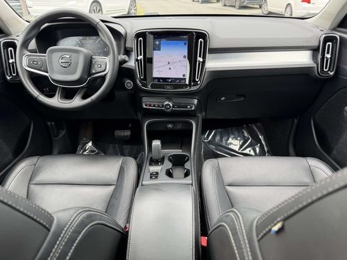 Used 2020 Volvo XC40 T5 Momentum w/ Protection Package Premier AWD/4WD image 2