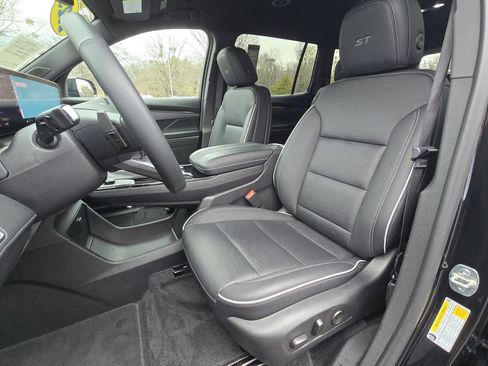 Certified 2025 Buick Enclave Sport Touring image 16