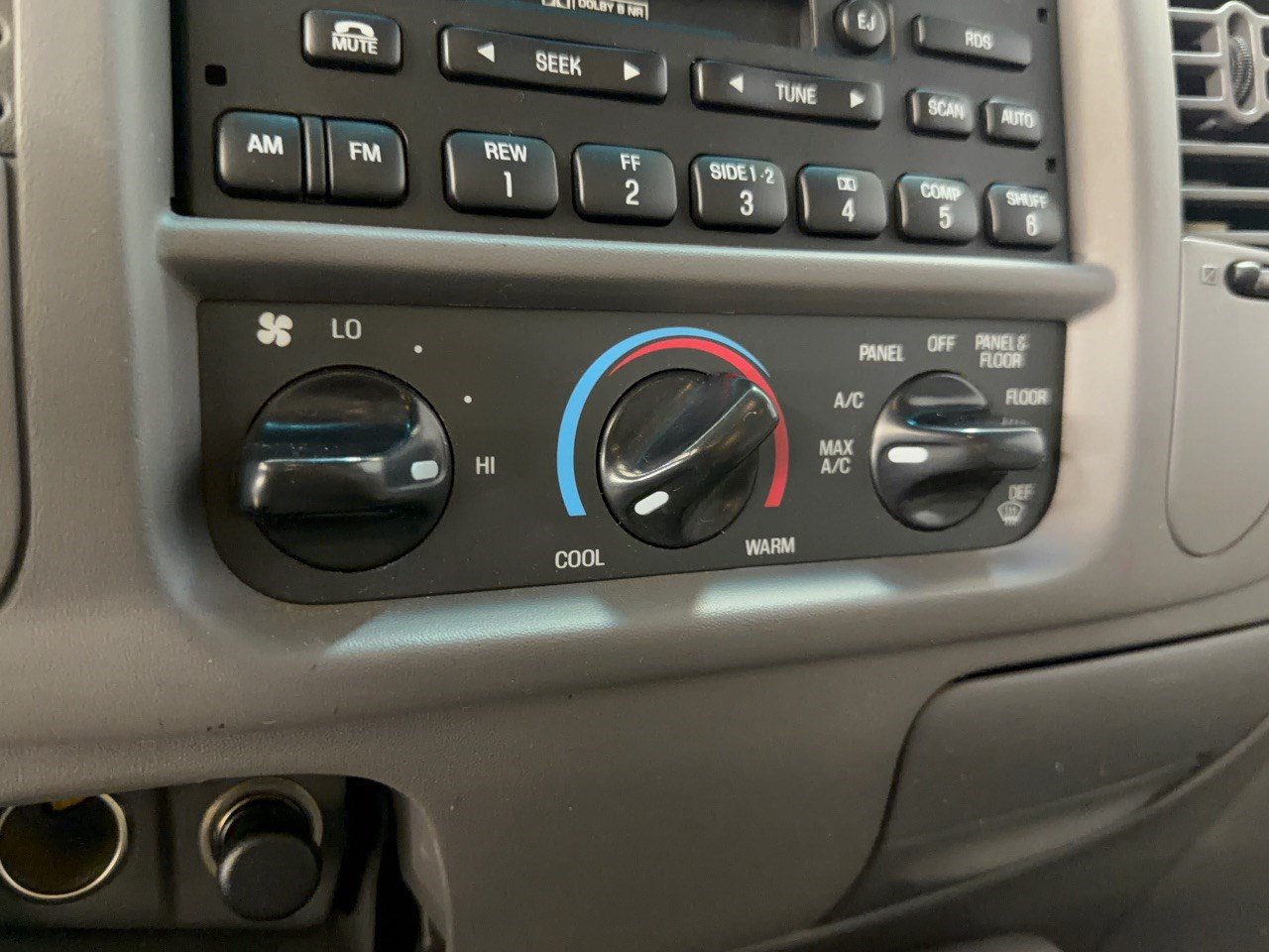 Used 1999 Ford Expedition XLT RWD image 22