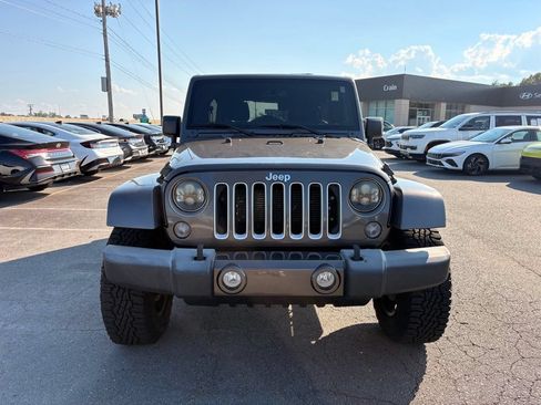 Used 2016 Jeep Wrangler Unlimited Sahara w/ Connectivity Group AWD/4WD image 2