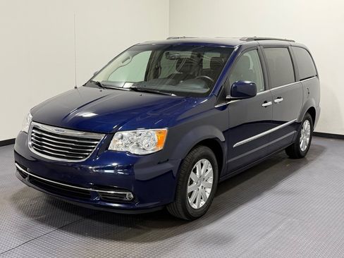 Used 2015 Chrysler Town & Country Touring w/ Driver Convenience Group FWD image 1
