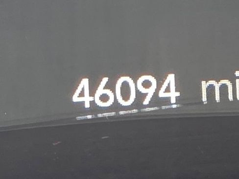 Used 2024 Chrysler Pacifica Limited FWD image 25