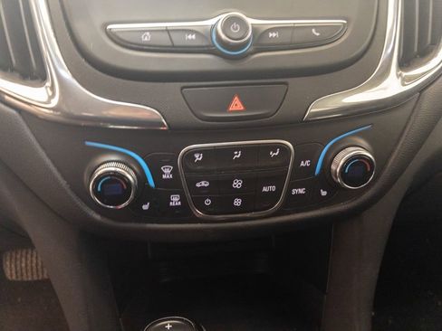 Used 2020 Chevrolet Equinox LT w/ Driver Convenience Package image 19