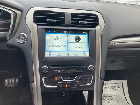 Used 2017 Ford Fusion SE w/ Fusion SE Technology Package image 22