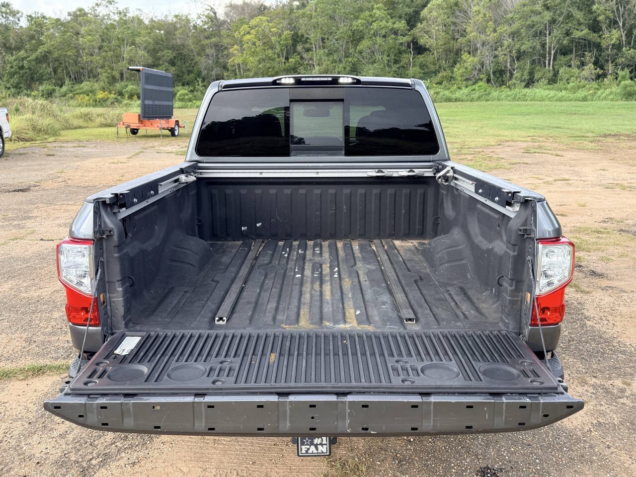 Used 2018 Nissan Titan SL w/ Midnight Edition RWD image 5