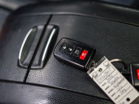 Used 2014 Toyota Highlander Limited w/ Driver Technology Package image 26