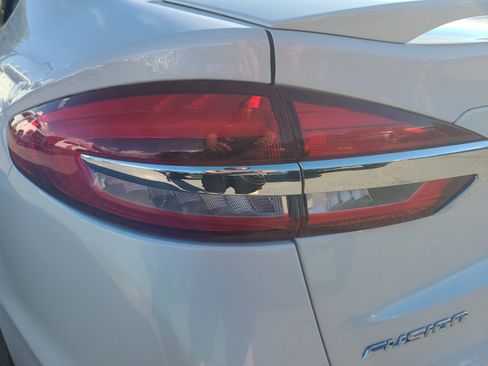 Used 2020 Ford Fusion SE w/ Equipment Group 151A FWD image 25