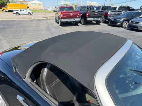 Used 2006 Pontiac Solstice Convertible w/ Premium Package RWD image 28