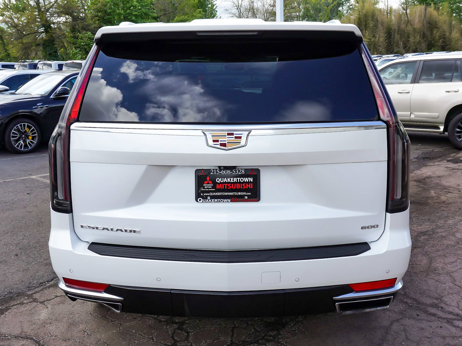 Used 2023 Cadillac Escalade Premium Luxury AWD/4WD image 5