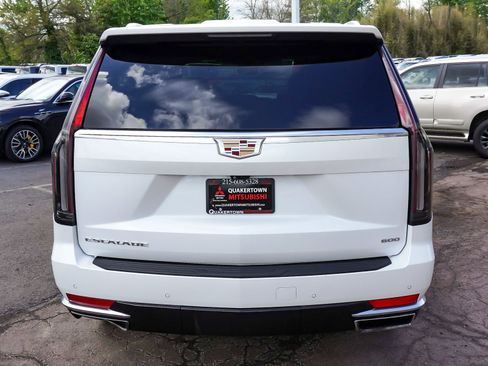 Used 2023 Cadillac Escalade Premium Luxury AWD/4WD image 5