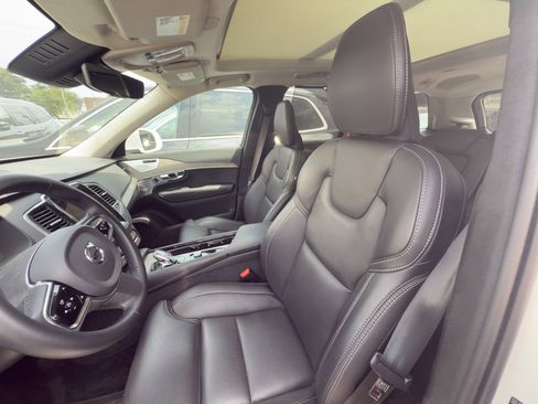 Certified 2023 Volvo XC90 B6 Ultimate w/ Lounge Package image 19