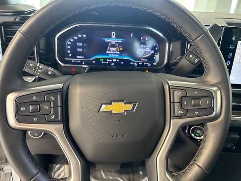 Used 2025 Chevrolet Silverado 2500 LT w/ Convenience Package AWD/4WD image 9