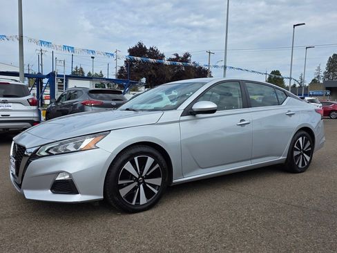 Used 2021 Nissan Altima 2.5 SV image 1