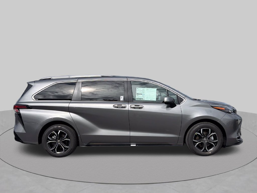 Used 2026 Toyota Sienna Platinum AWD/4WD image 9