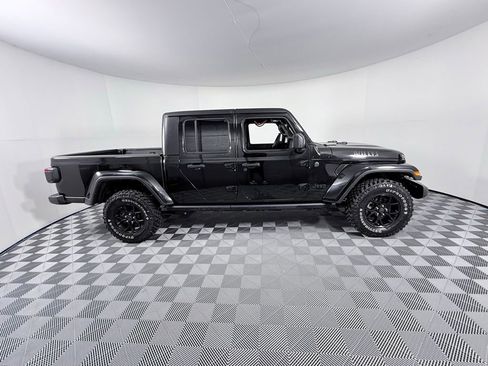 Used 2024 Jeep Gladiator Sport image 7