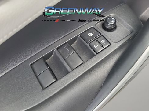 Used 2020 Toyota Corolla SE image 16