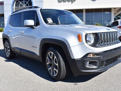 Used 2016 Jeep Renegade Latitude image 3