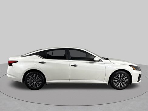 Used 2023 Nissan Altima 2.5 SV AWD/4WD image 34