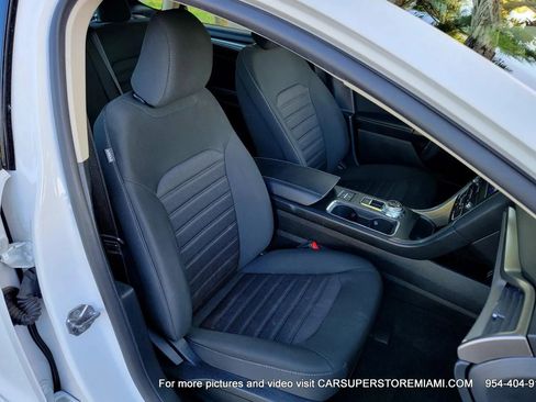 Used 2020 Ford Fusion SE image 28