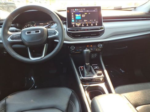 Used 2025 Jeep Compass Limited AWD/4WD image 9