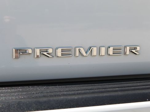 Used 2024 Chevrolet Suburban Premier AWD/4WD image 30