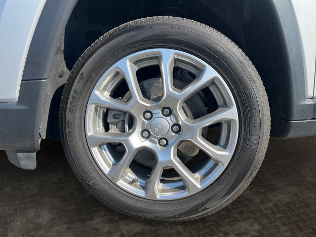 Used 2024 Jeep Compass Latitude AWD/4WD image 10