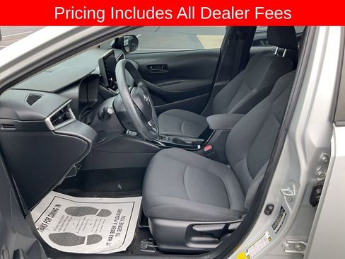 Used 2022 Toyota Corolla LE FWD image 2