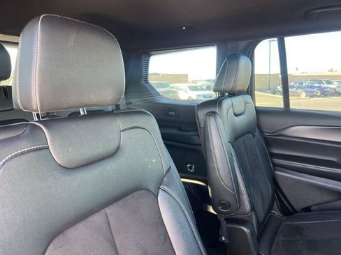 Used 2023 Jeep Grand Cherokee L Laredo image 23